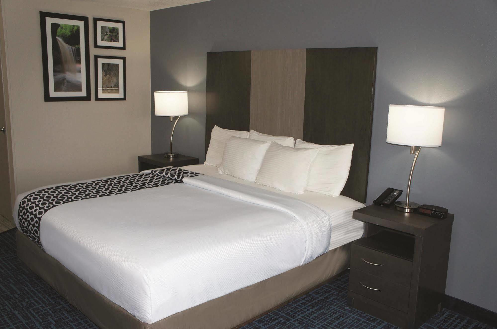 La Quinta Inn & Suites By Wyndham Peru Starved Rock St Park Dış mekan fotoğraf